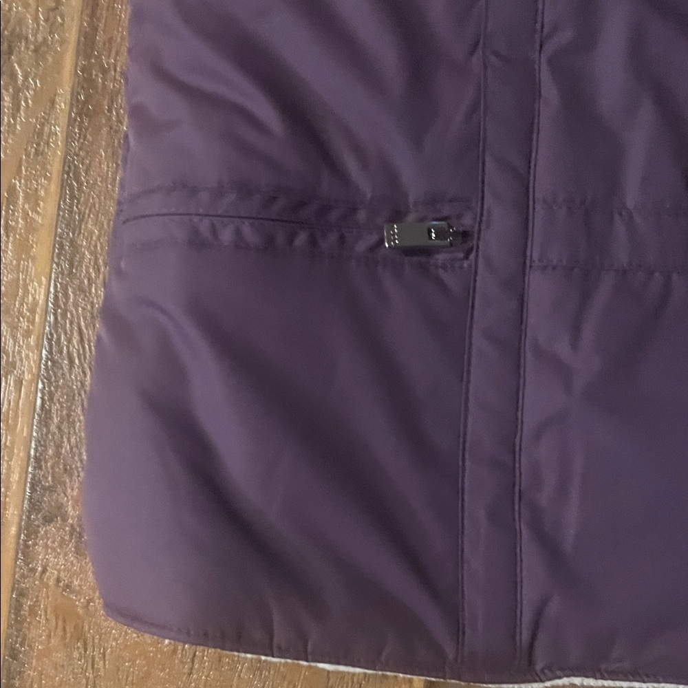 NWOT IZOD Women's Purple and White Puffer Reversible Vest - Picture 6 of 16